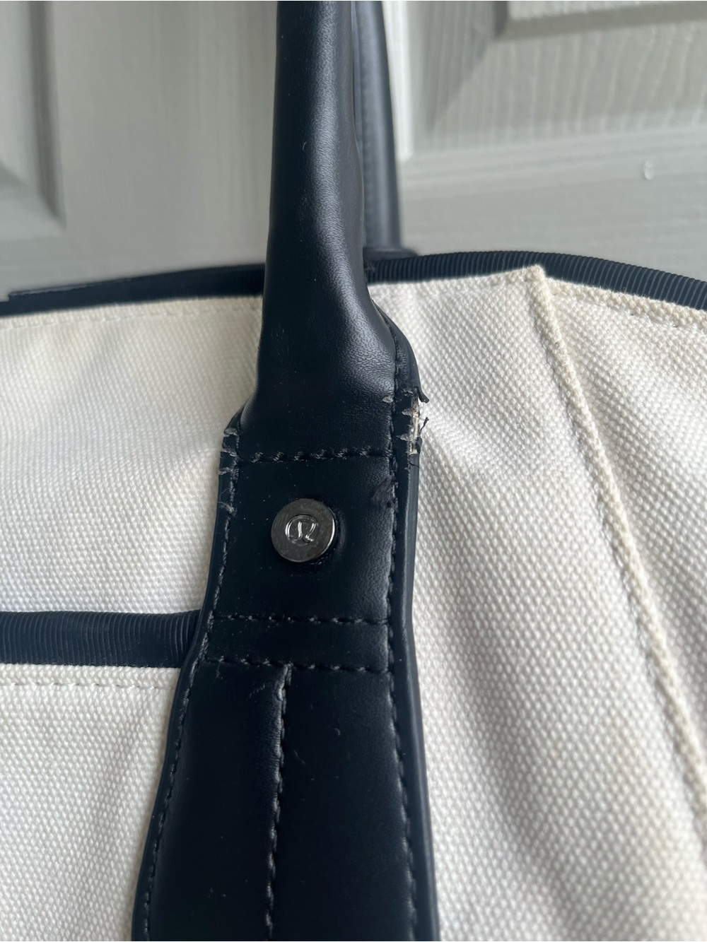 Lululemon Vinyasa To Vino Bag Canvas
Natural / Black - Picture 11 of 13